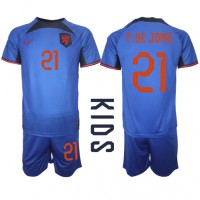 Niederlande Frenkie de Jong #21 Fußballbekleidung Auswärtstrikot Kinder WM 2022 Kurzarm (+ kurze hosen)